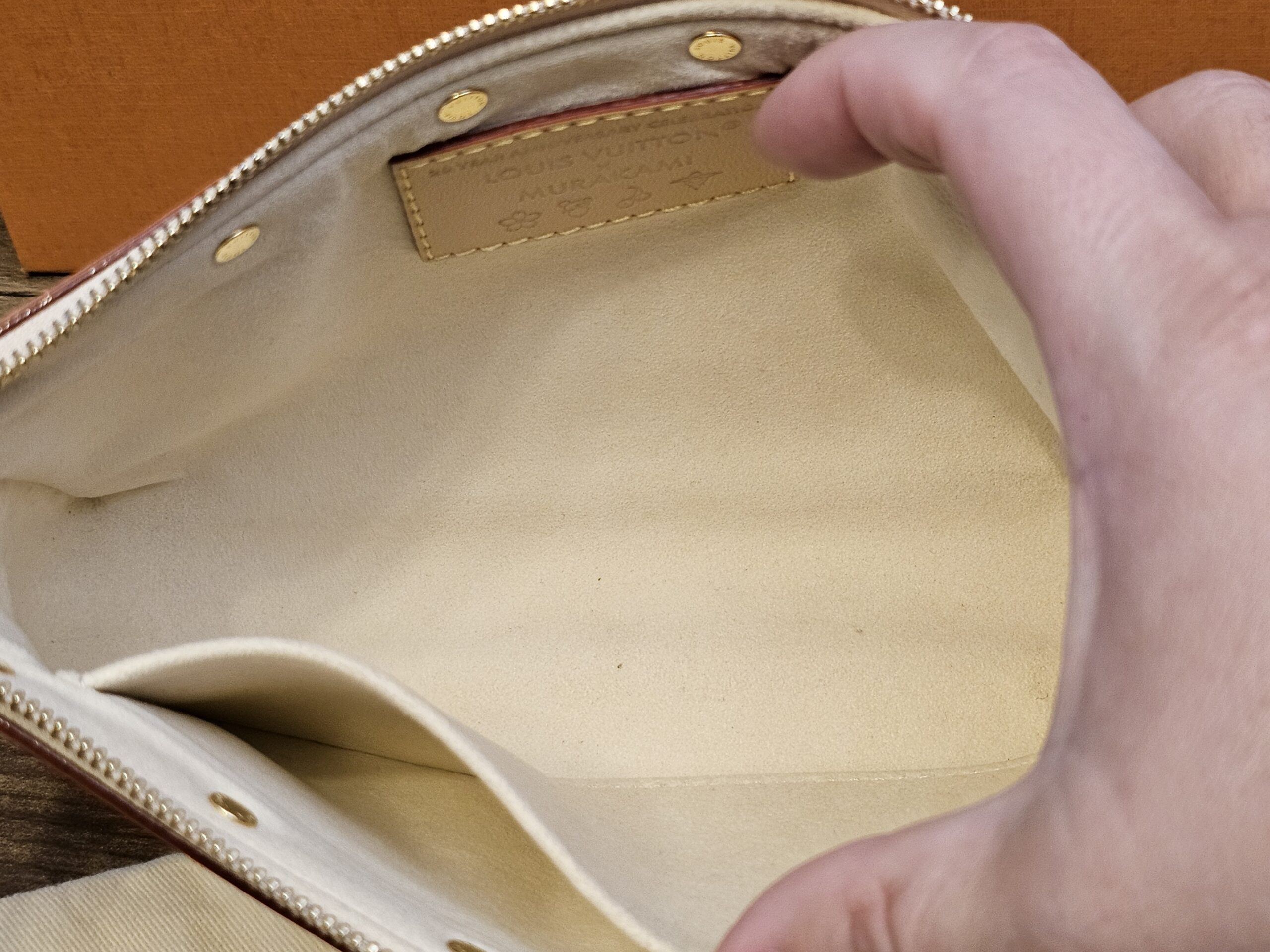 Interior open showing the cream lining