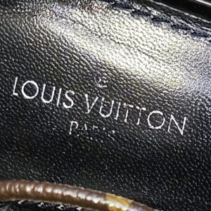 Close up of the LOUIS VUITTON PARIS footbed stamp