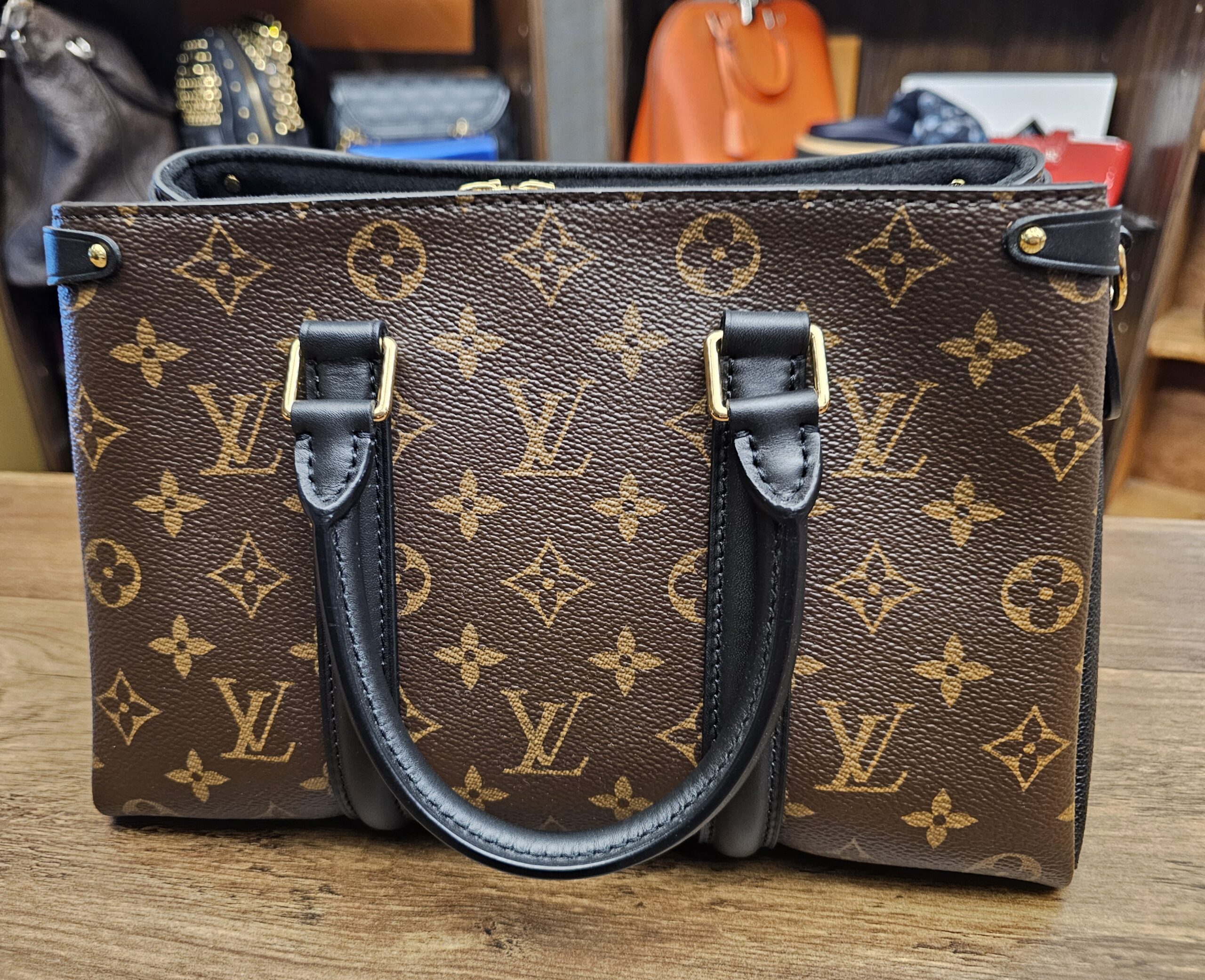 Front view with the rolled top handles down