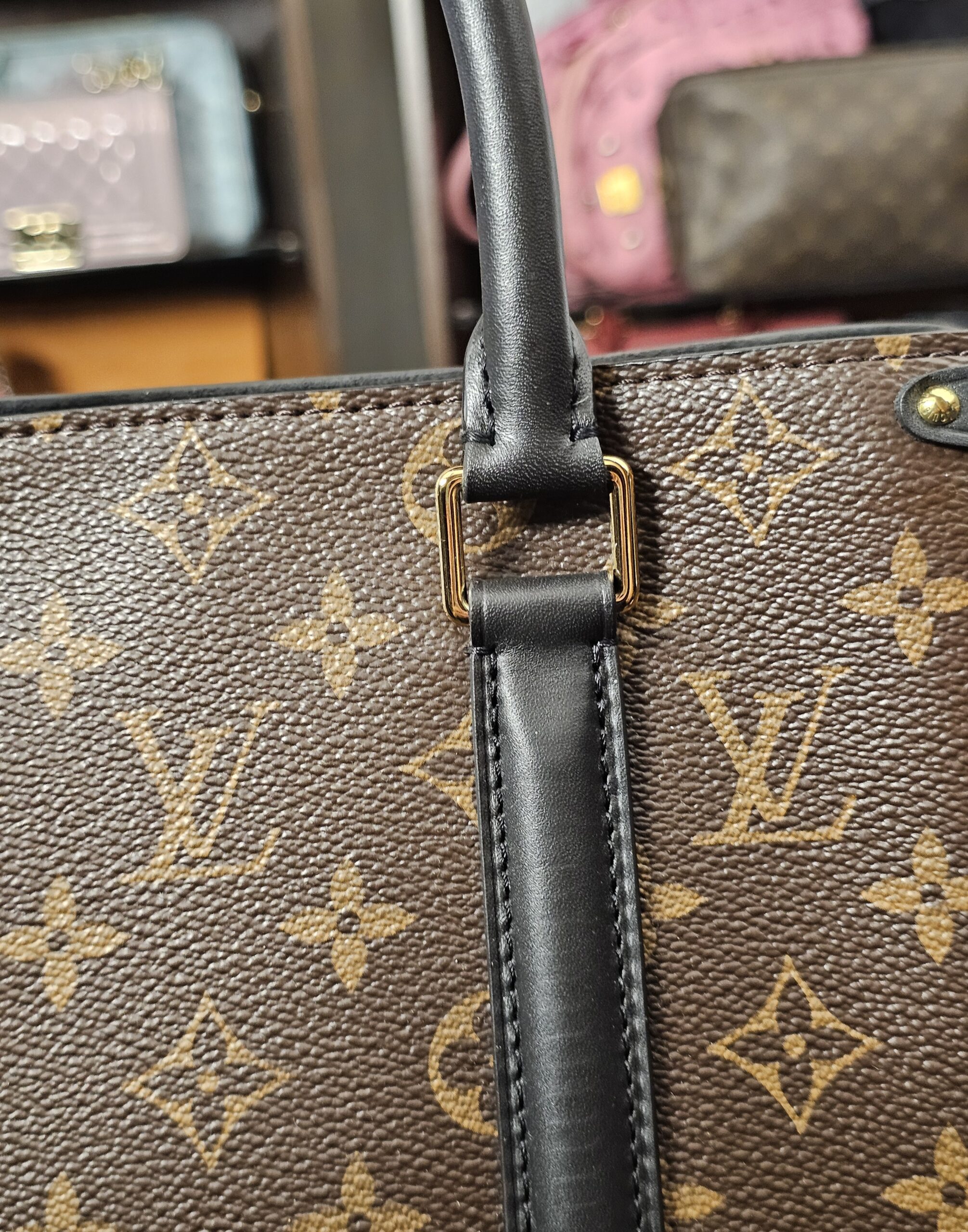Close up of the handle tab on the other side