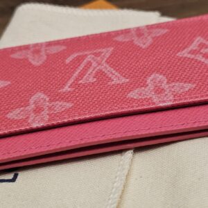 Card holder lying flat showing the exterior card slot