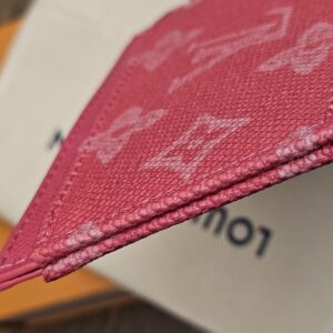 Close up of the corner and edge stitching