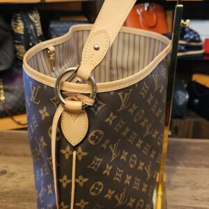 Side view with the ring and vachetta tab that cinches the bag