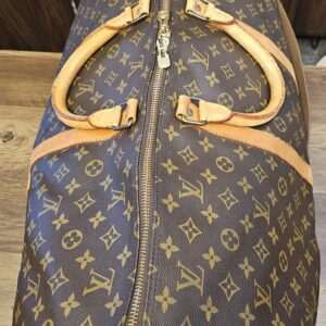 Top view along the double zip with both rolled handles