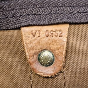 Date code VI 0962 on the interior leather tab