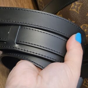 Removable black leather shoulder strap