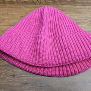 Other side of the beanie with the cuff edge