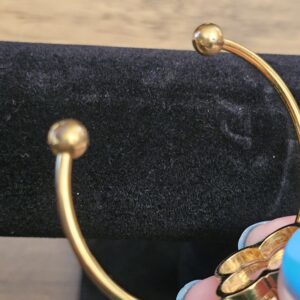 Open cuff showing both ball ends