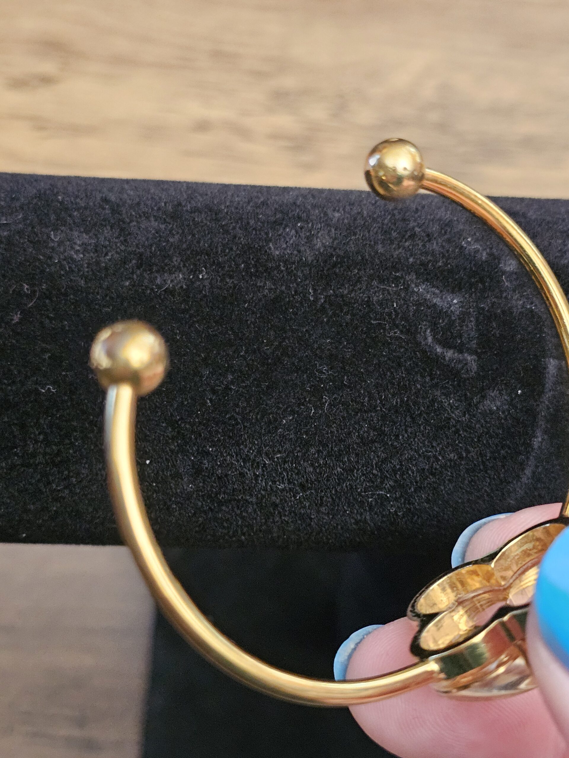 Open cuff showing both ball ends