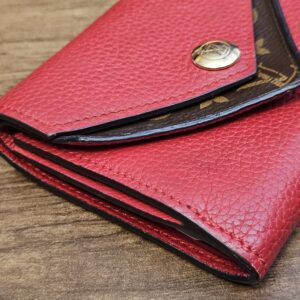 Side view showing the layered V flap and snap