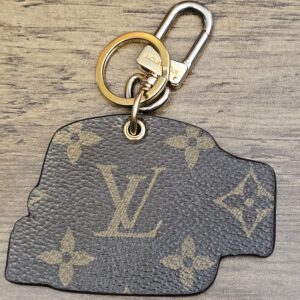 Monogram canvas reverse with the key ring and clasp