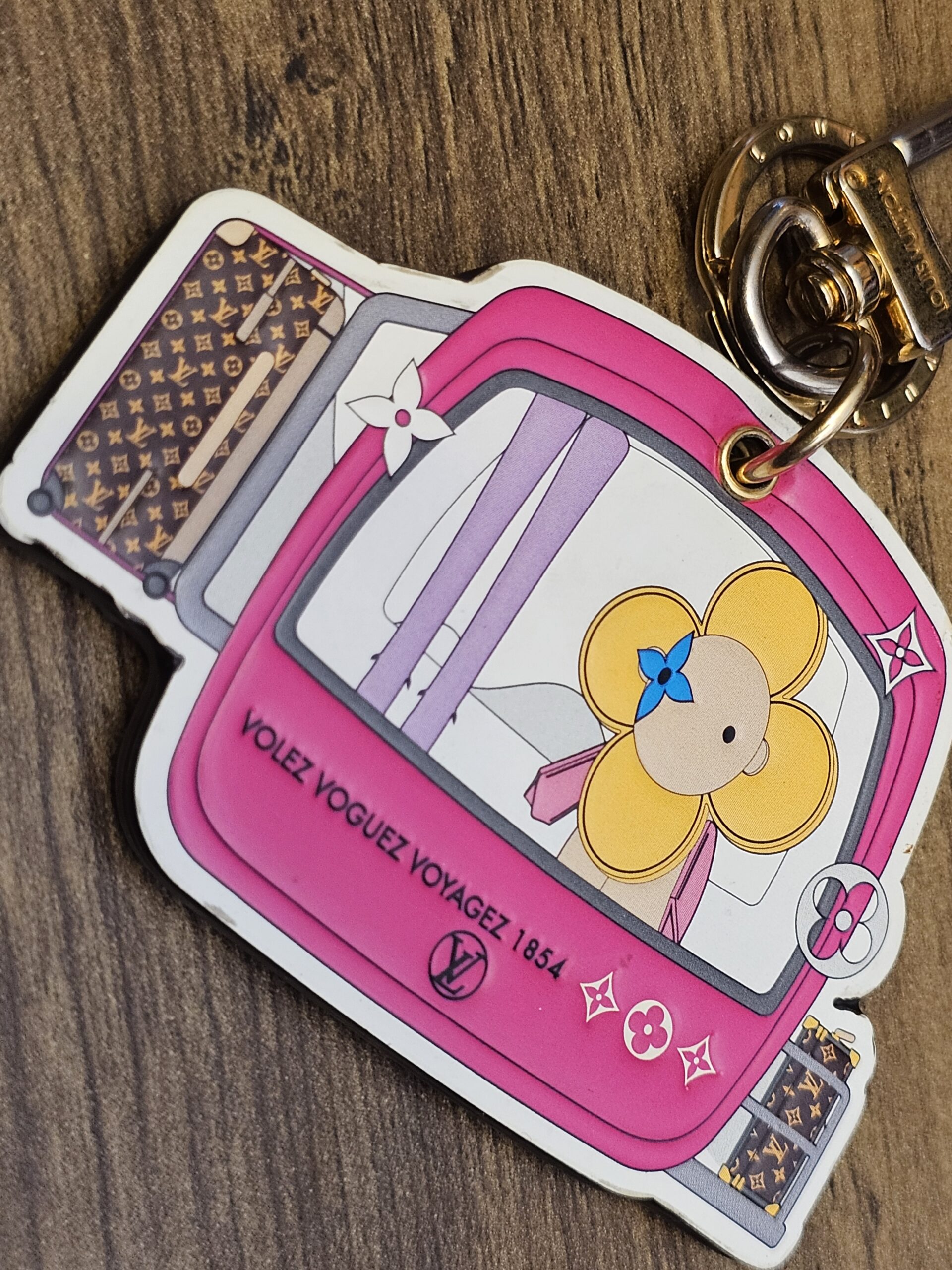Front of the charm at an angle showing the artwork edges