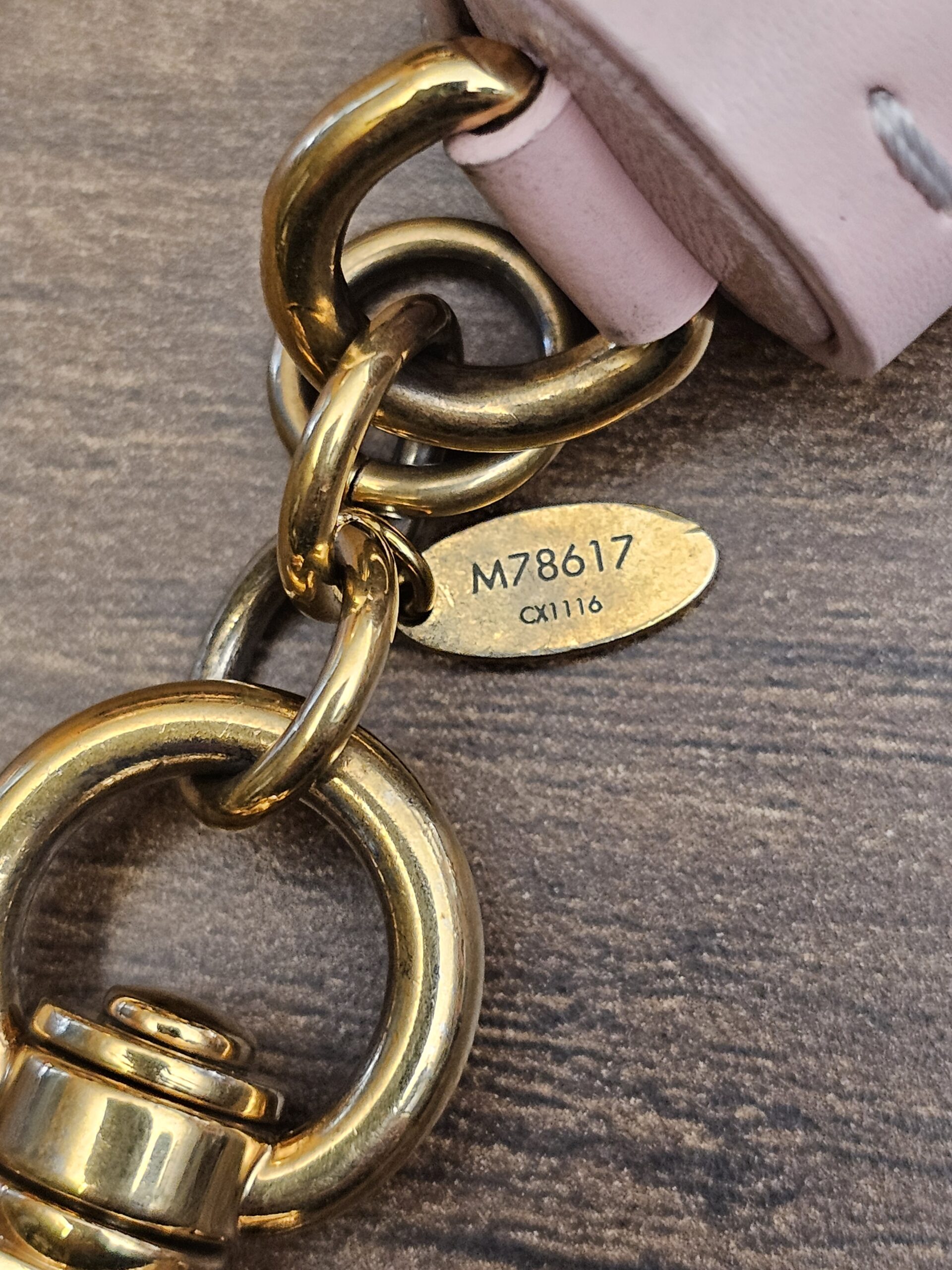 Chain with the tag reading M78617 CX1116
