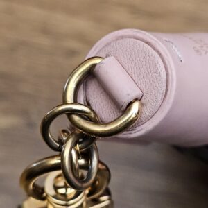 Chain link and ring at the pink leather cap