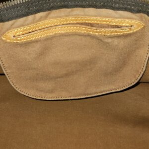 Interior slip pocket close up