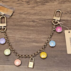 Full chain laid flat with the retail tag attached