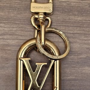 Louis Vuitton Link Key Holder and Bag Charm Gold - oval LV logo link with swivel clasp and key ring