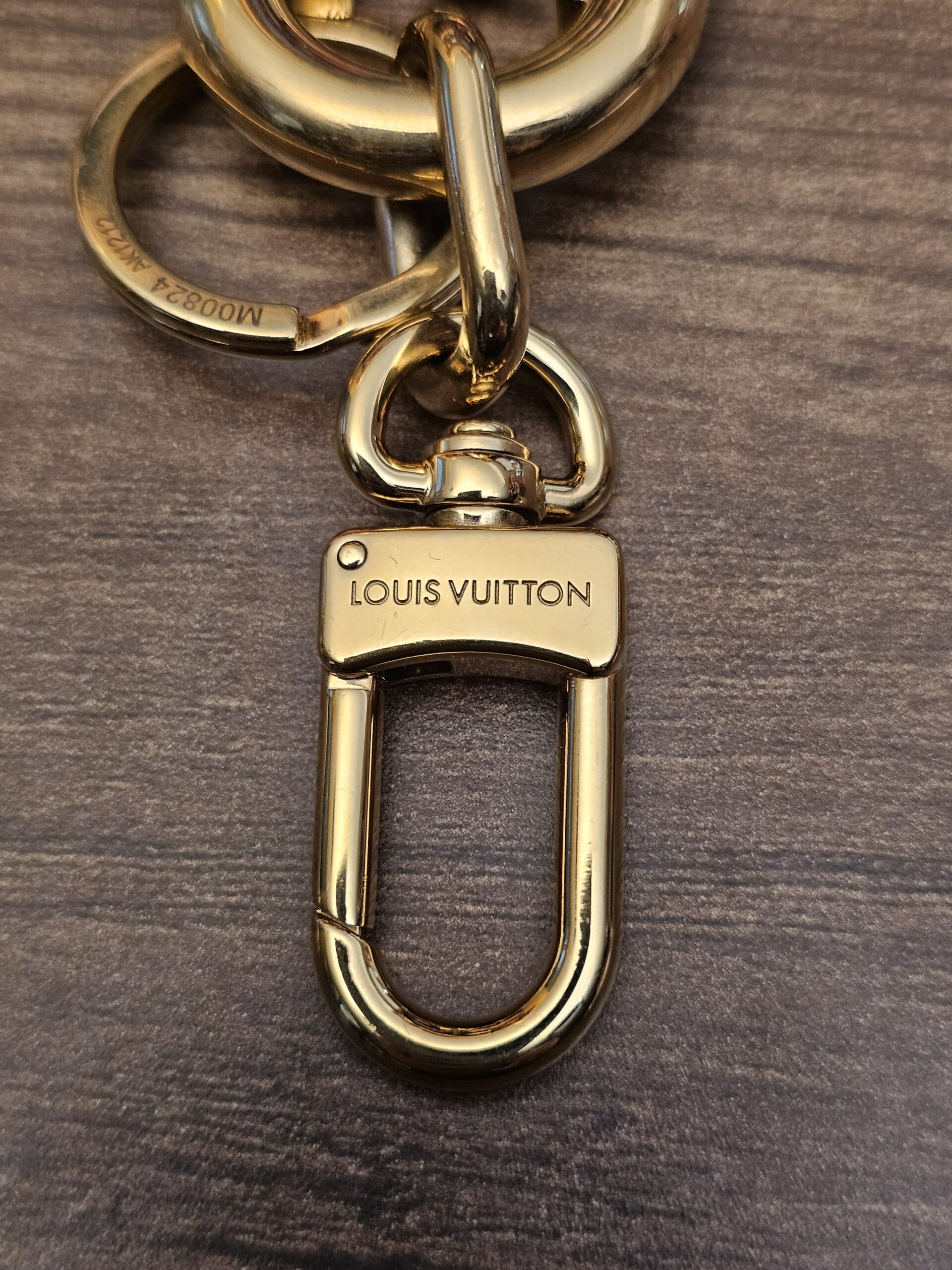 Engraved swivel clasp