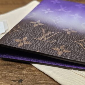 Side view of the closed cover on its dust bag