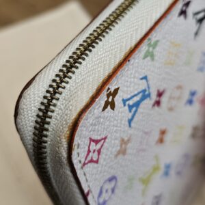 Corner of the purse and zipper