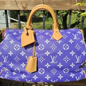 Front view with the name tag and clochette