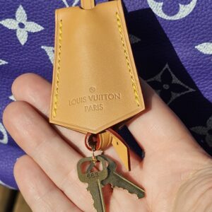 Leather clochette with the keys