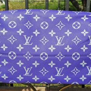 Underside view of the bag