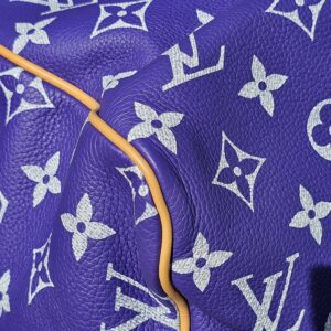 Close up of the calfskin and piping at a corner