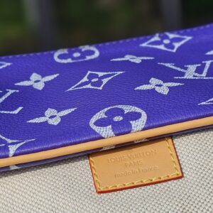 Pouch lying flat
