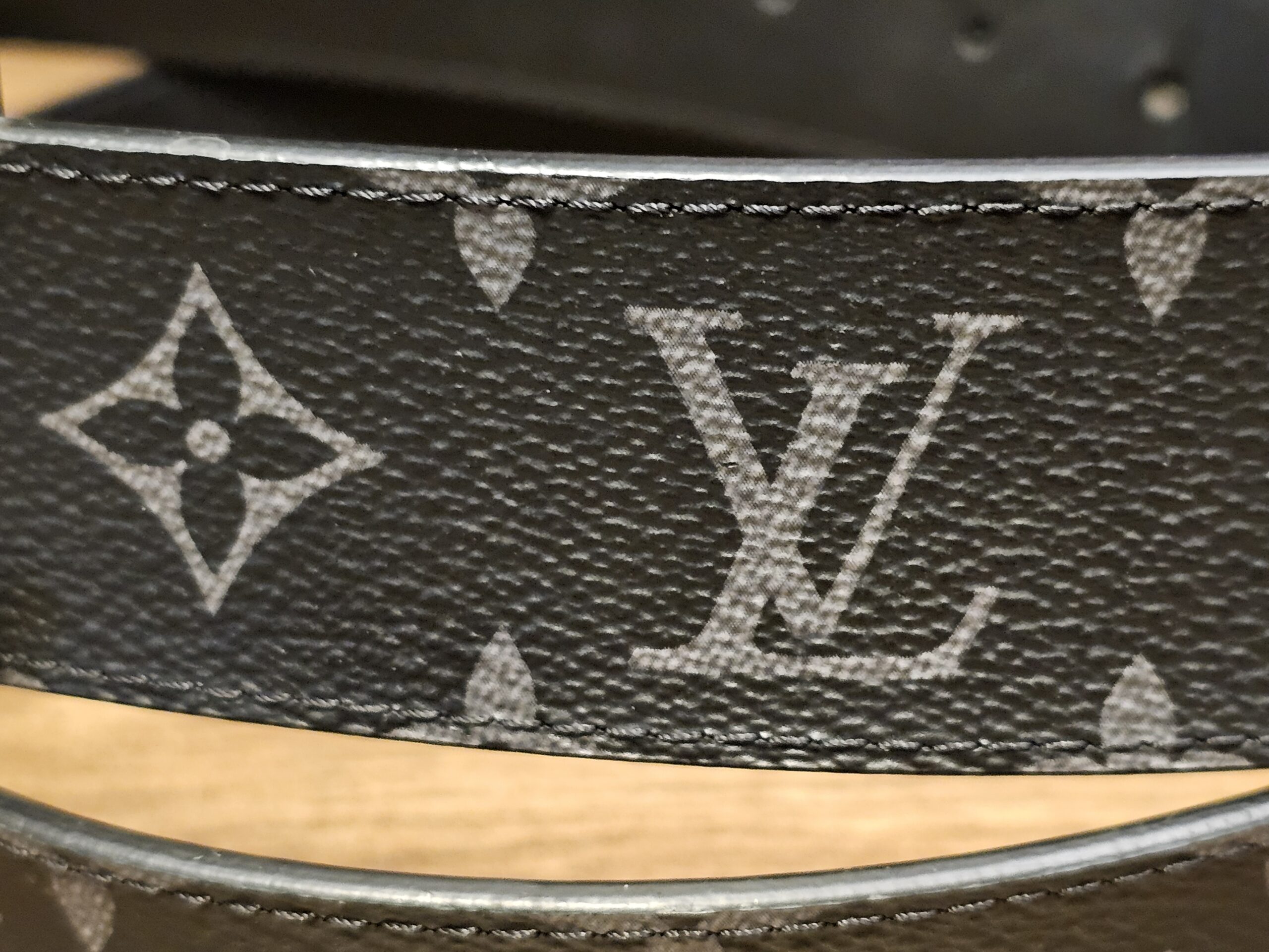 Monogram Eclipse canvas close up with no cracking