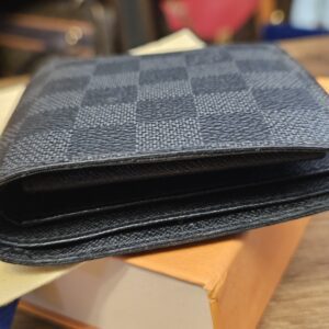 Open edges of the closed wallet