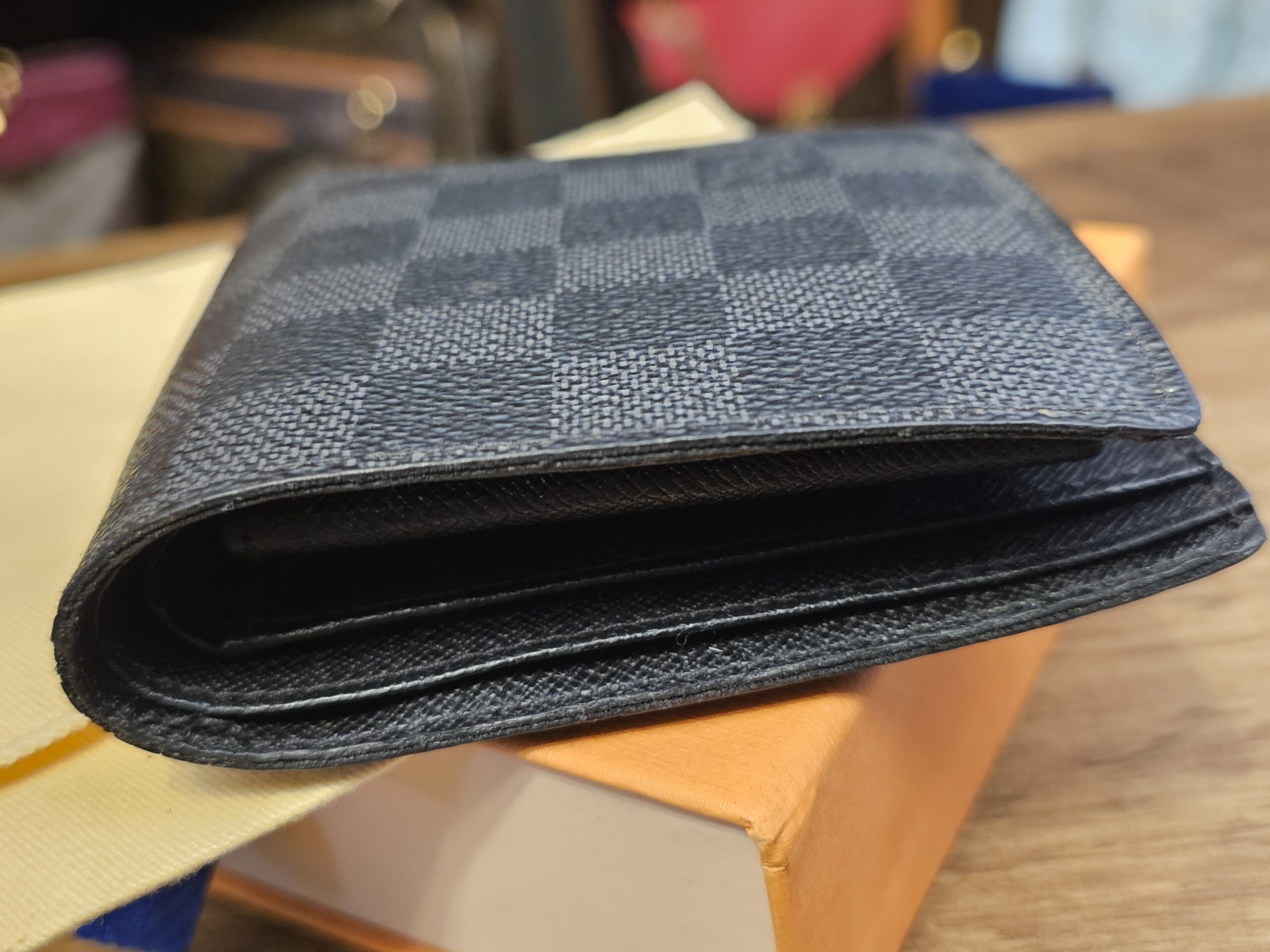 Open edges of the closed wallet