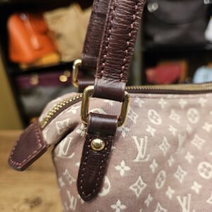 Strap buckle close up