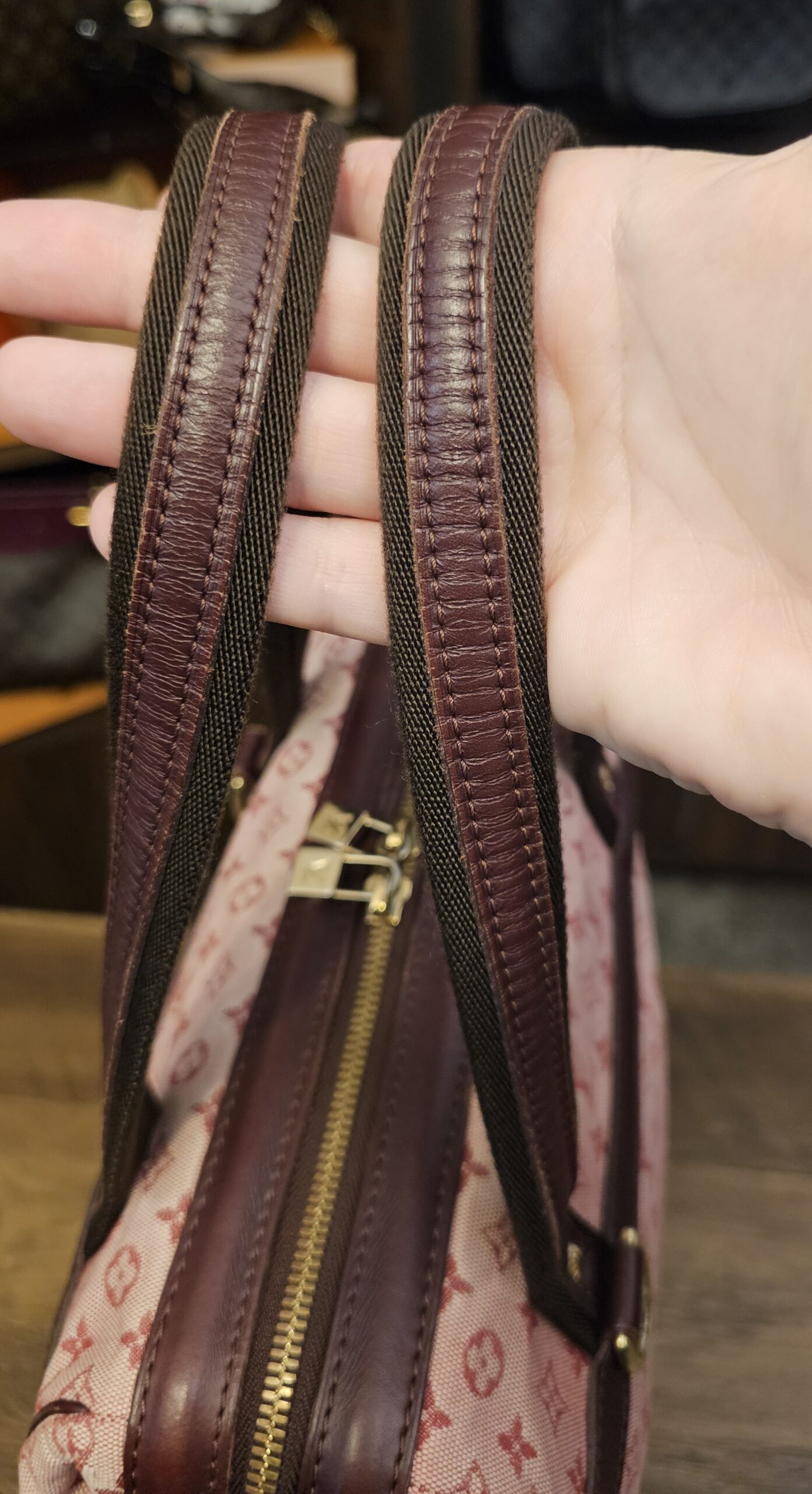 Flat canvas and leather shoulder straps held up