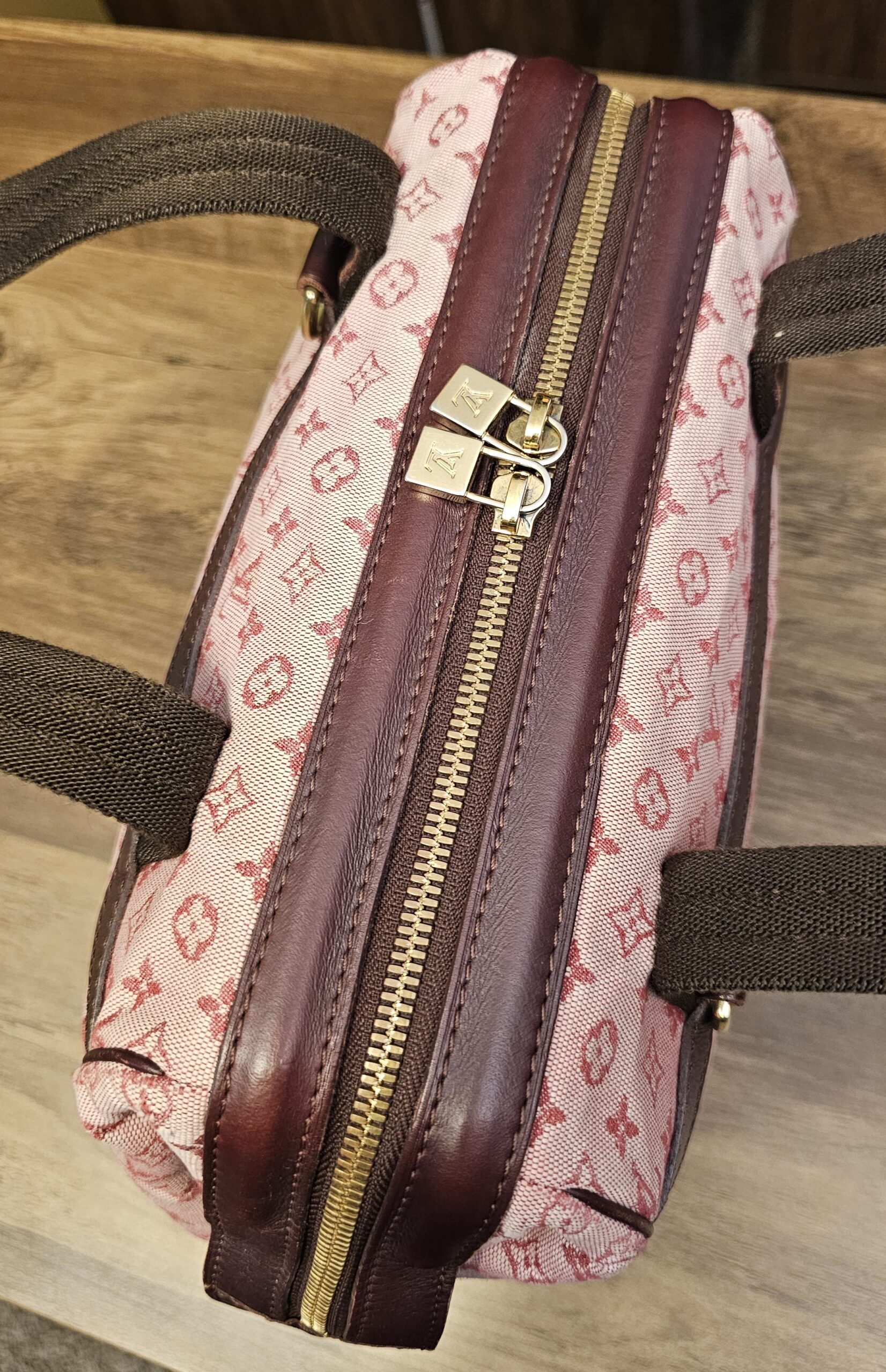 Top zip with burgundy leather trim