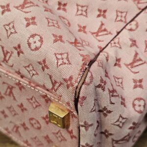 Base corner and LV feet