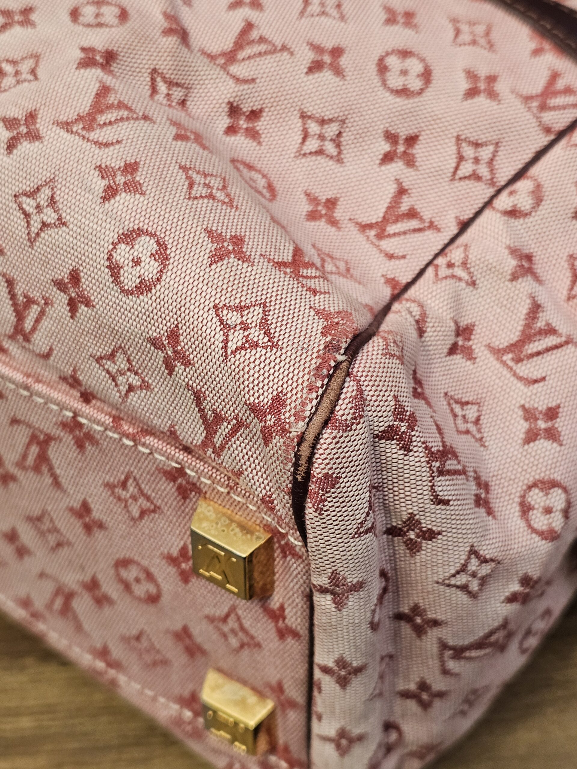 Base corner and LV feet