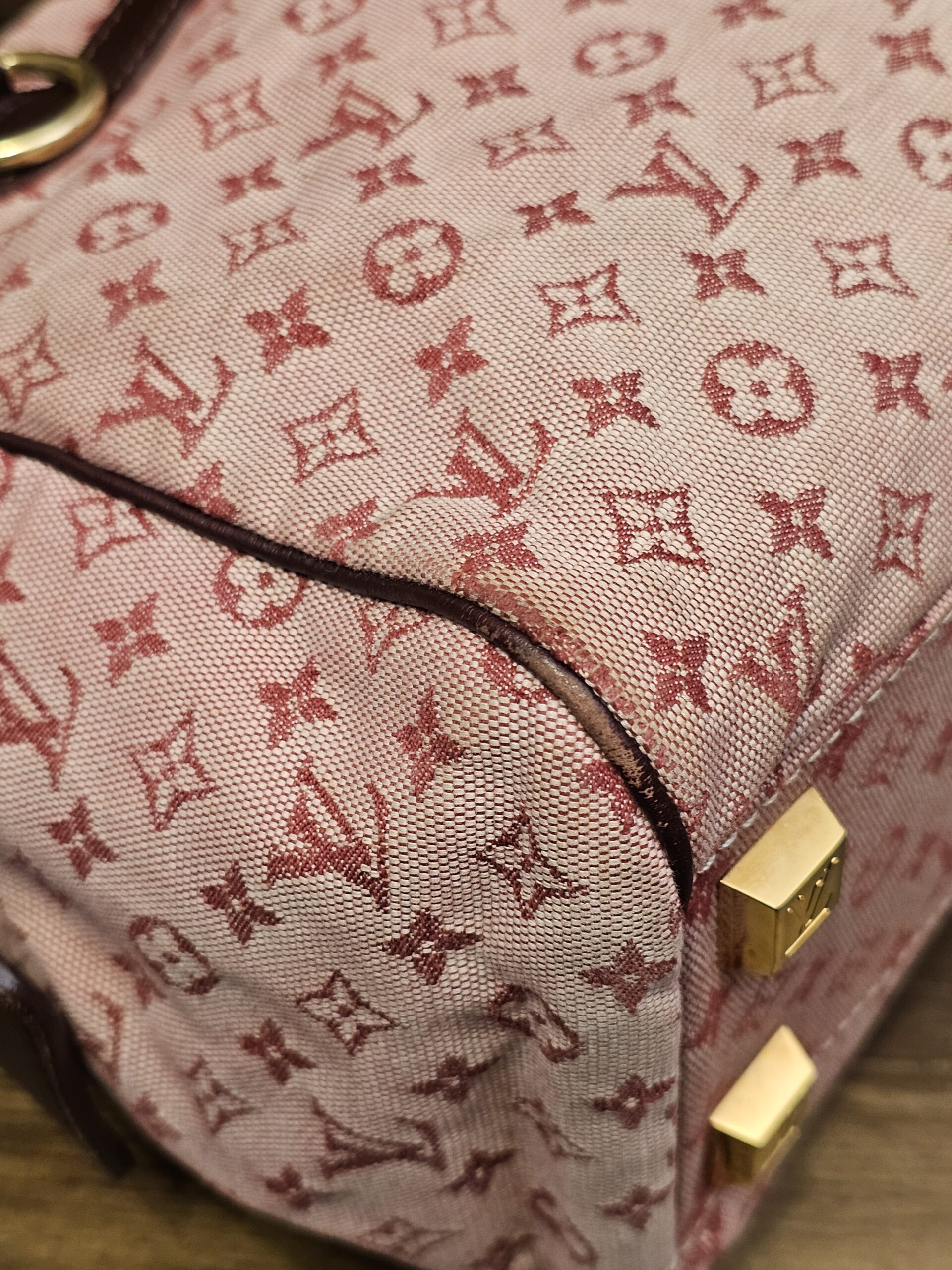 Corner and foot close up