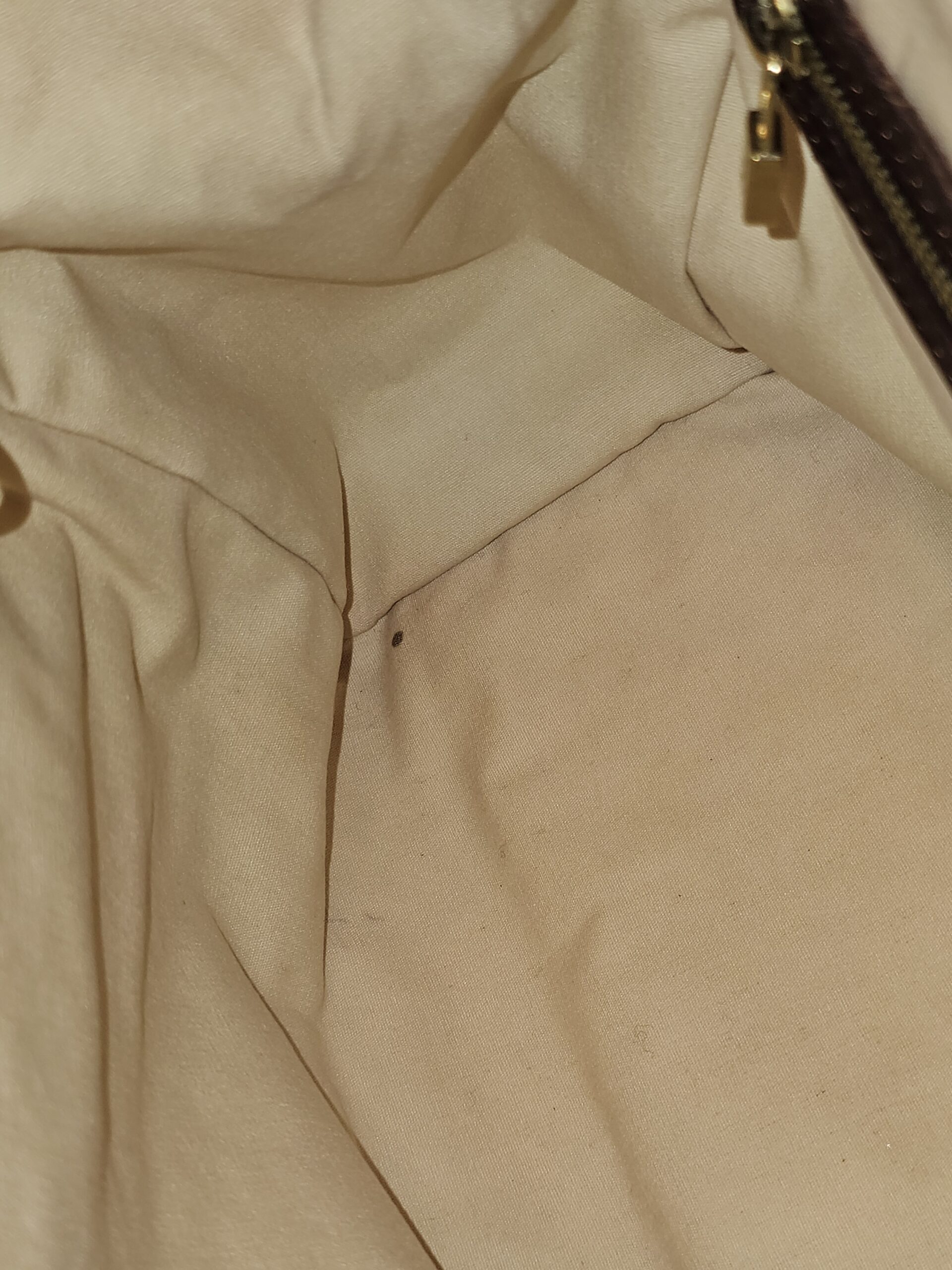 Interior lining with tiny spots on the bottom