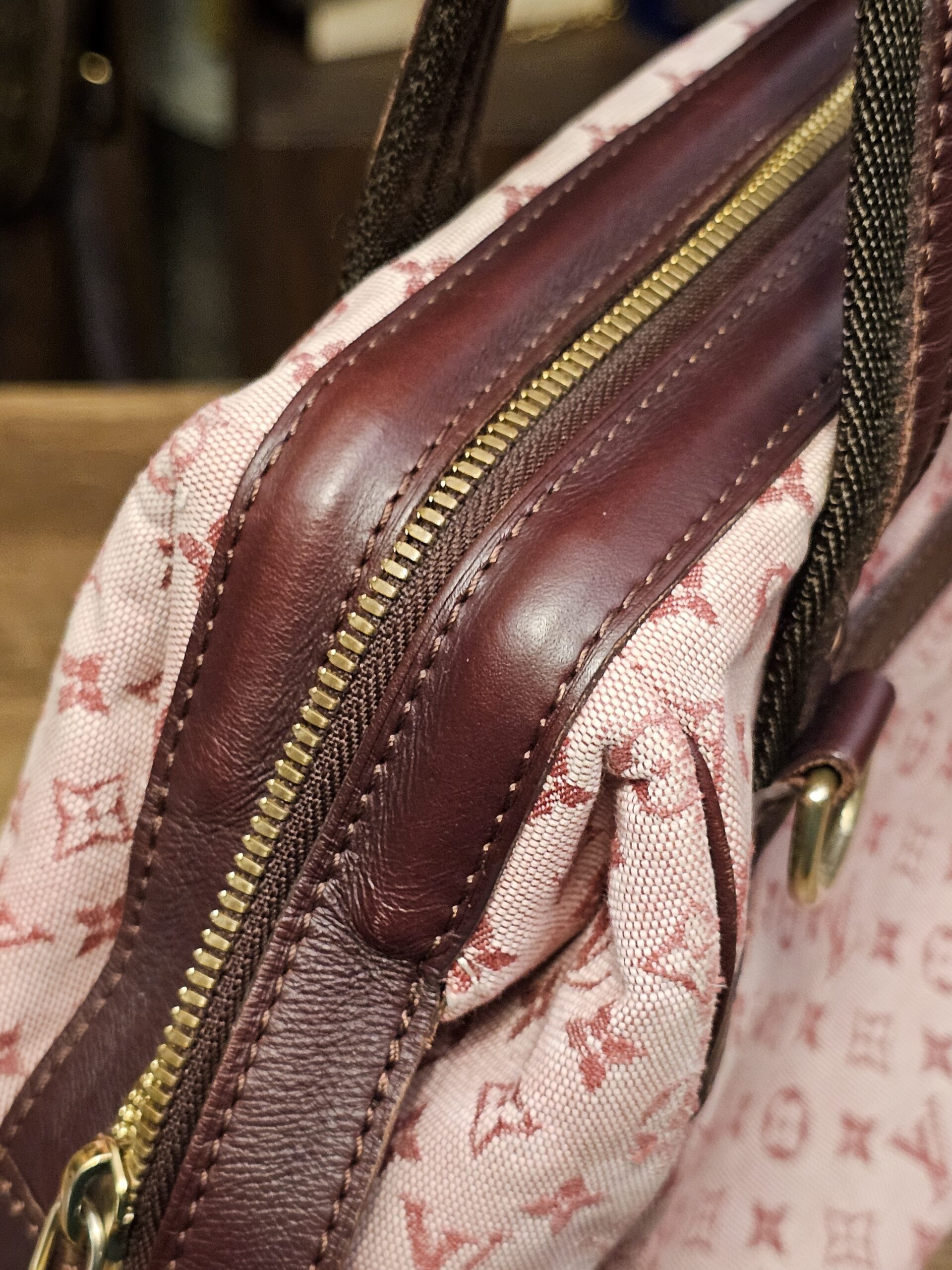 Side zip trim close up