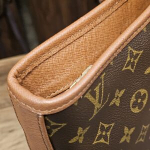 Top edge trim close up