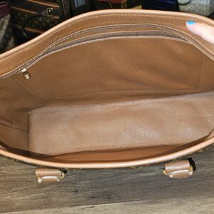 Open top showing the brown lining