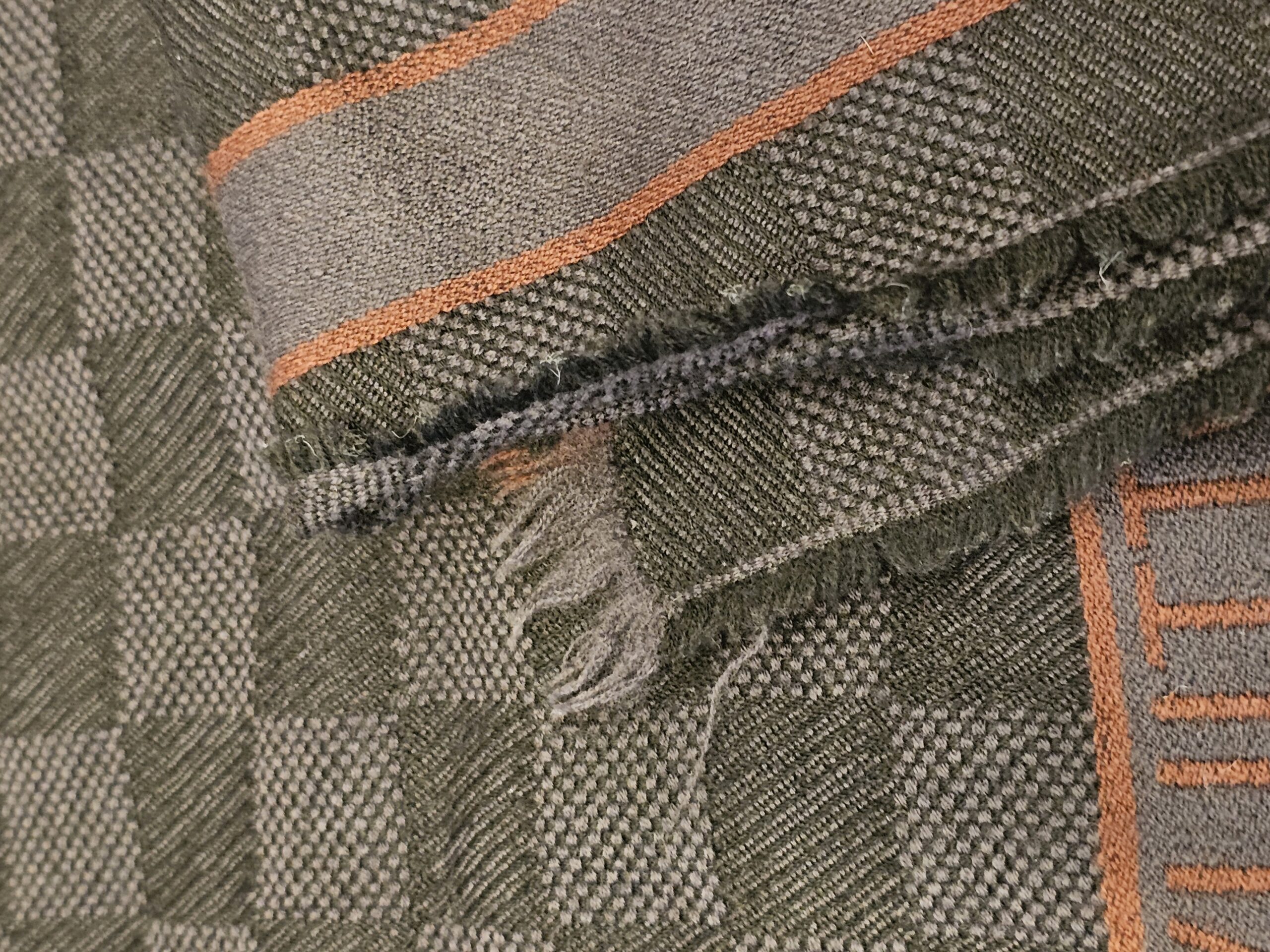Edge close up showing a small snag