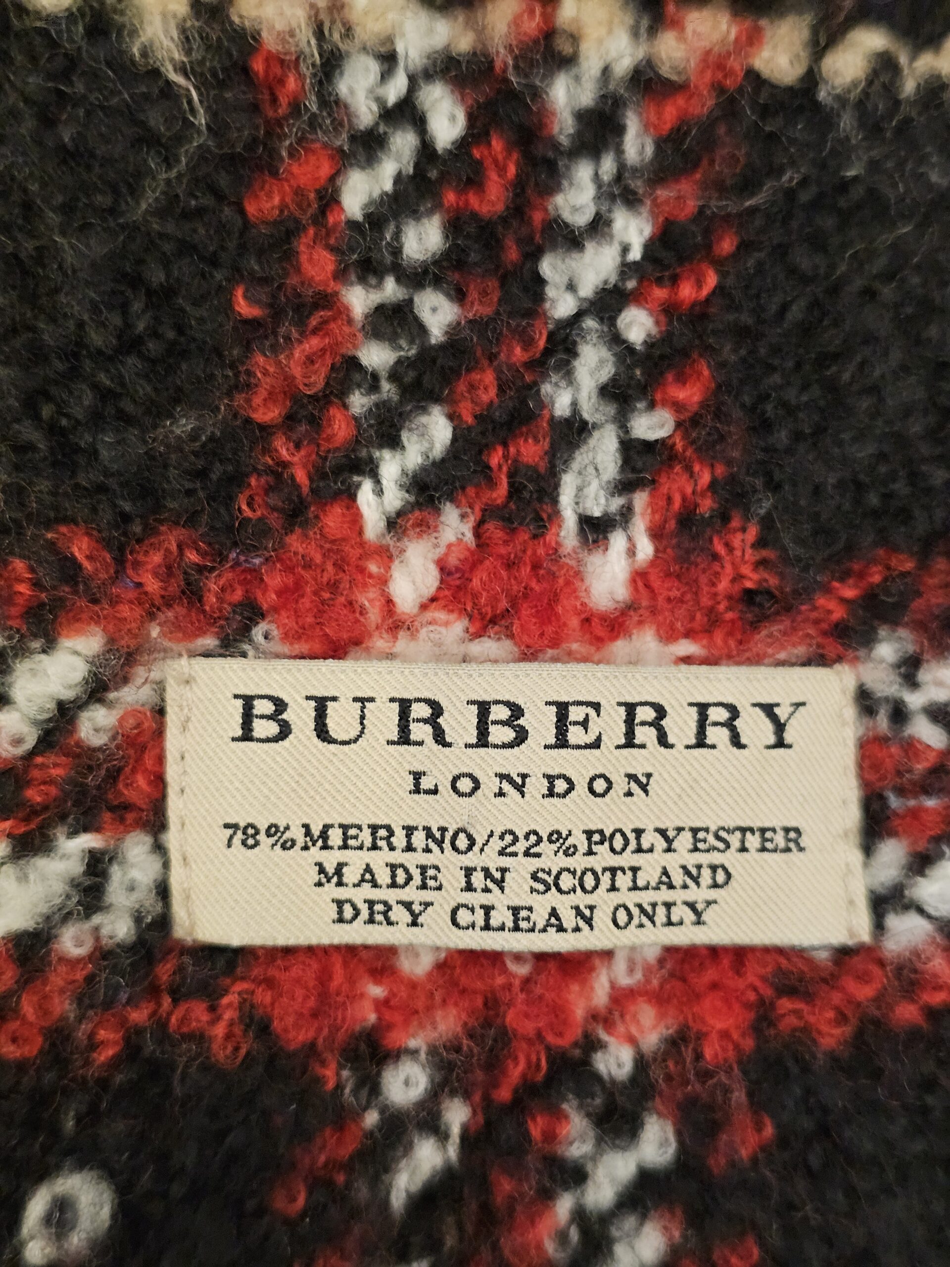 Label reading 78% merino, 22% polyester, made in Scotland