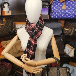 Knotted around the neck on a mannequin
