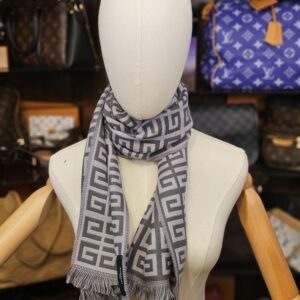 Scarf wrapped around the neck on a mannequin