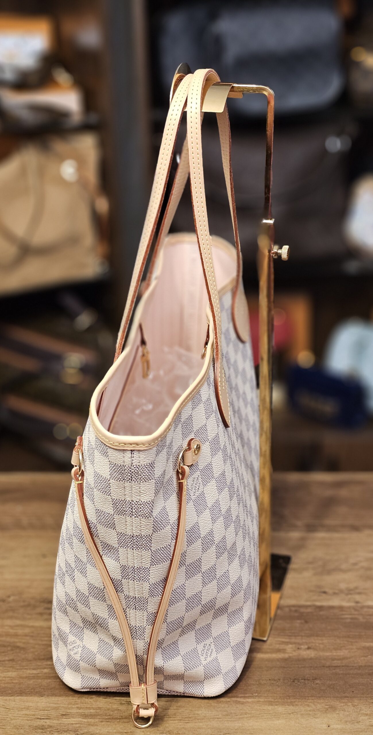 Side profile with the drawstring cinched