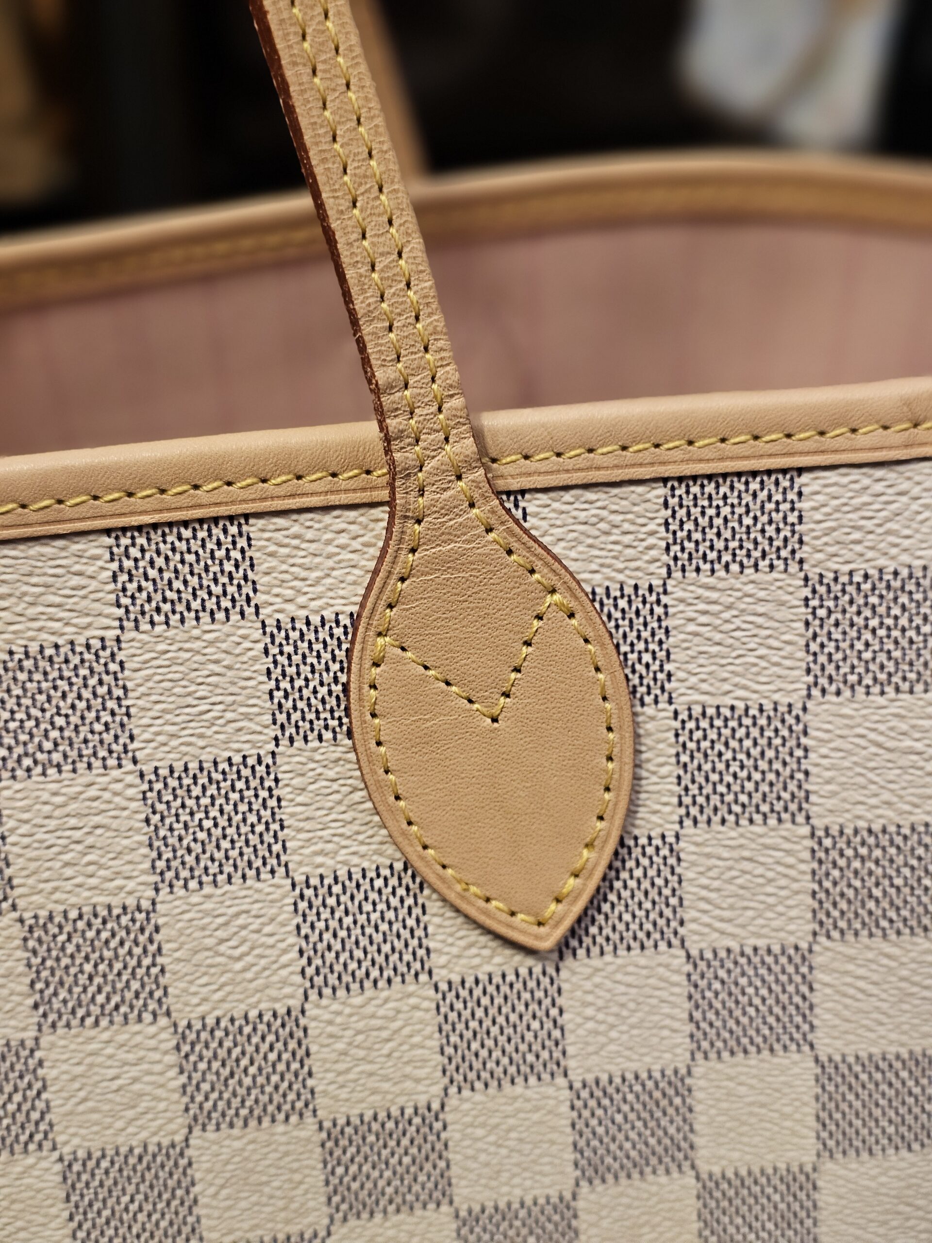 Close up of a handle base with clean vachetta