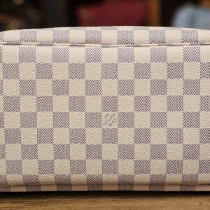 Base view of the Damier Azur canvas