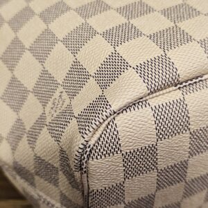 Close up of a bottom corner, other side